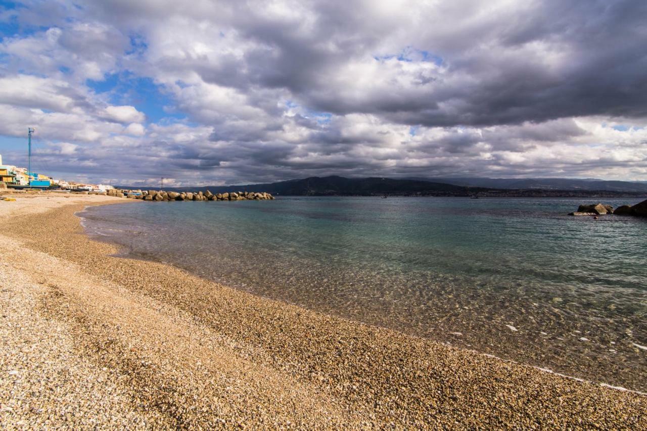 Case Panoramiche Sul Lago Messina Luaran gambar